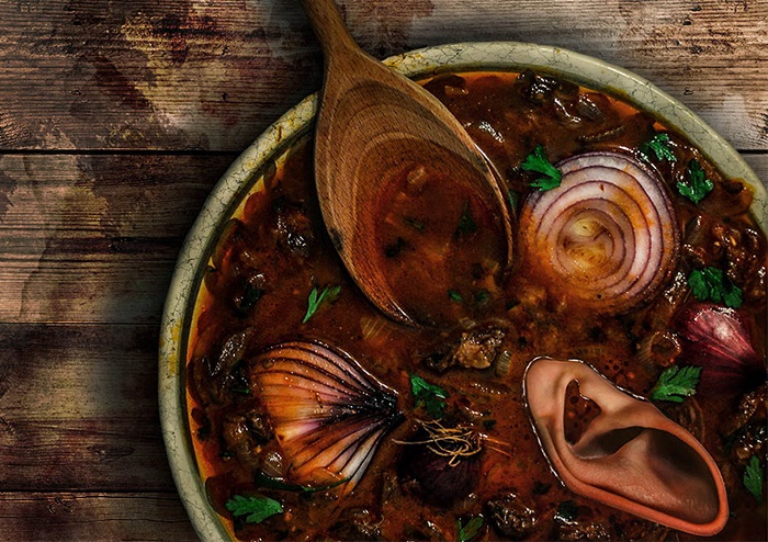 La vente du livre de cuisine officiel The Witcher, une édition de luxe contenant des recettes authentiques de la franchise tant appréciée, a été lancée.-2