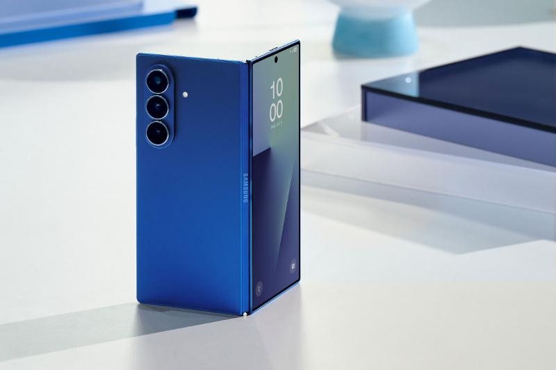 Галерея Samsung Galaxy Z Fold 7 в синем цвете