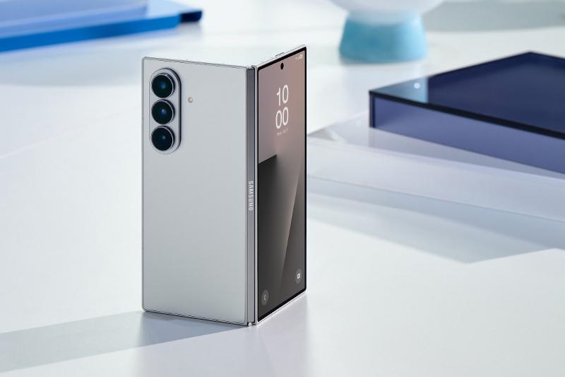 Samsung Galaxy Z Fold 7 в серебристом цвете
