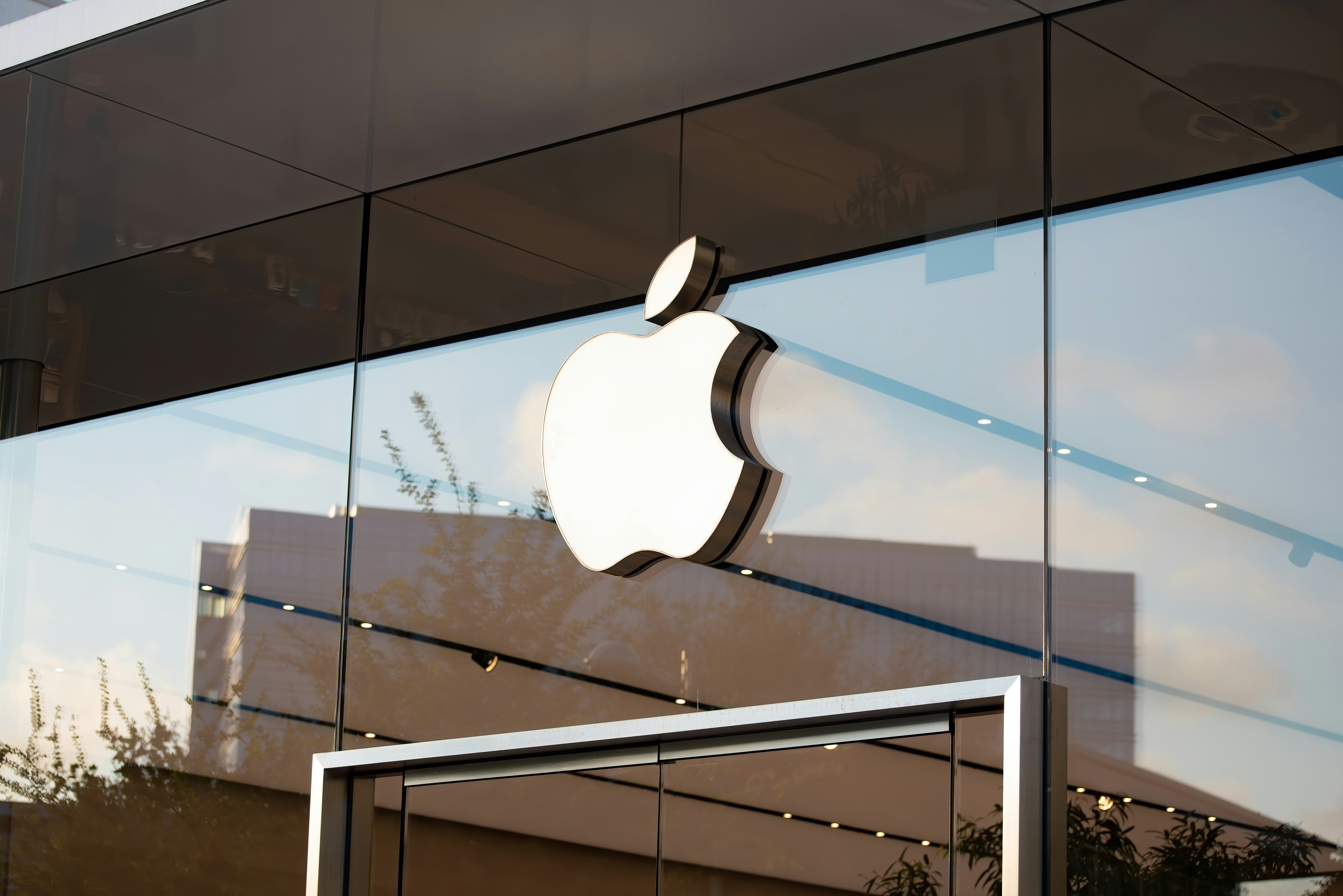 Apple розробляє інструмент ШІ для генерації коду, щоб конкурувати з GitHub Copilot