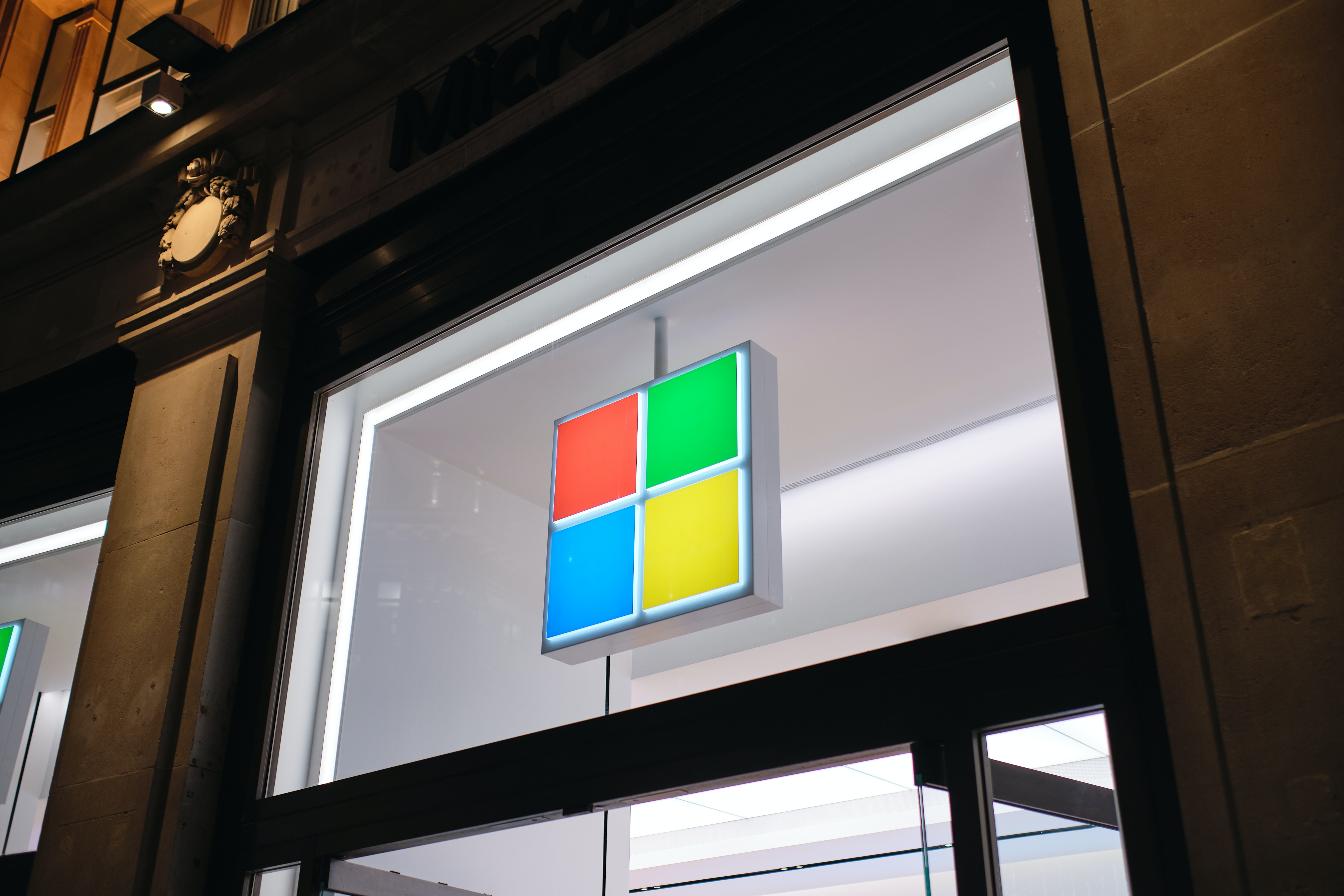 Microsoft тимчасово заблокувала ChatGPT для співробітників з міркувань безпеки