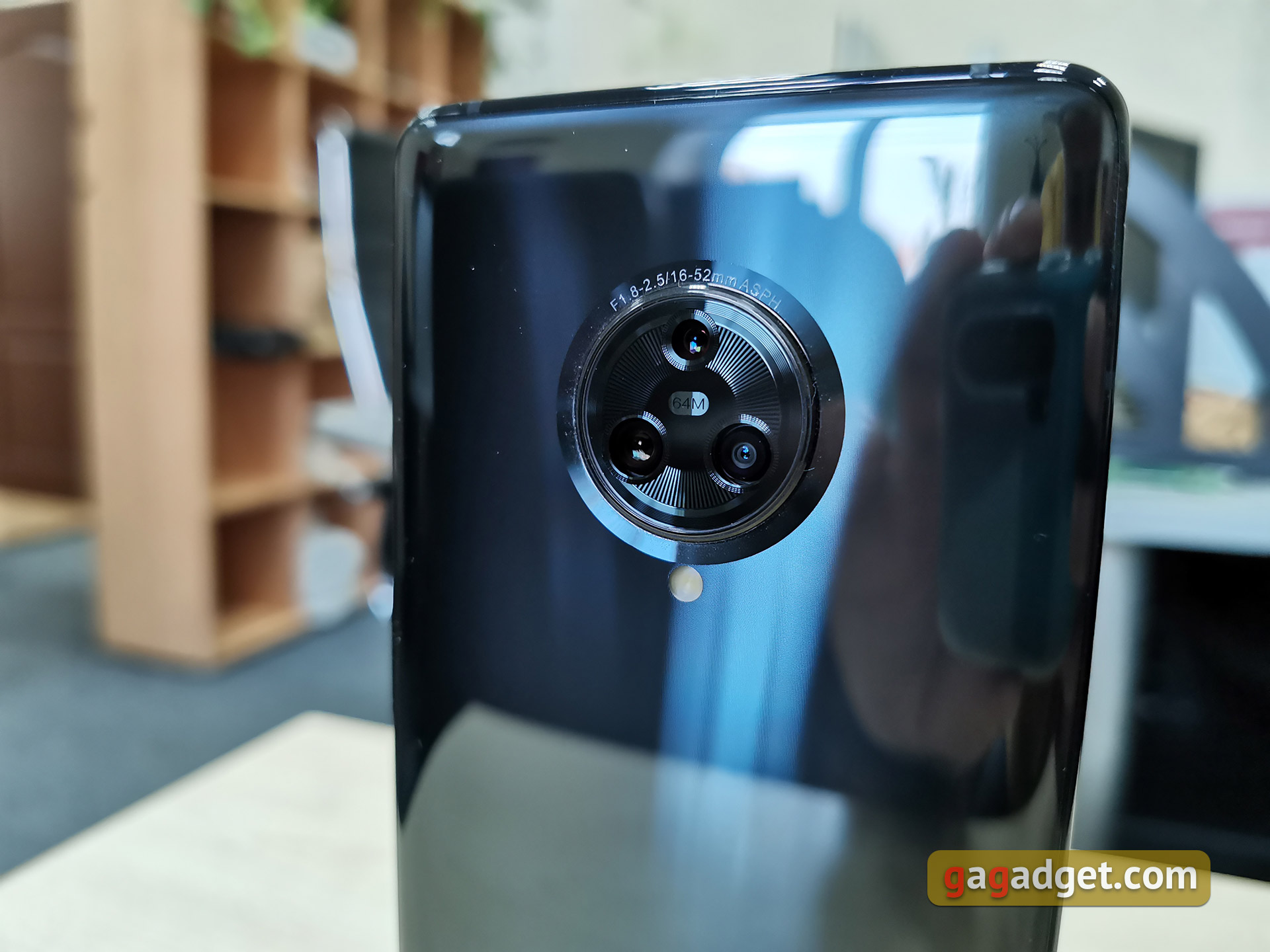 Огляд Vivo NEX 3: перший по-справжньому безрамковий смартфон-15