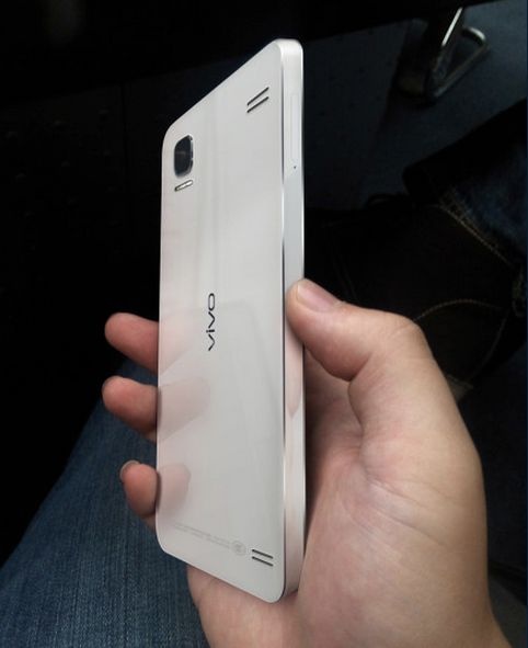 Живое фото смартфона Vivo Xplay 3S с дисплеем 2560x1440
