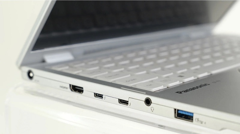 Ноутбук Panasonic Let's Note SC у чорному кольорі