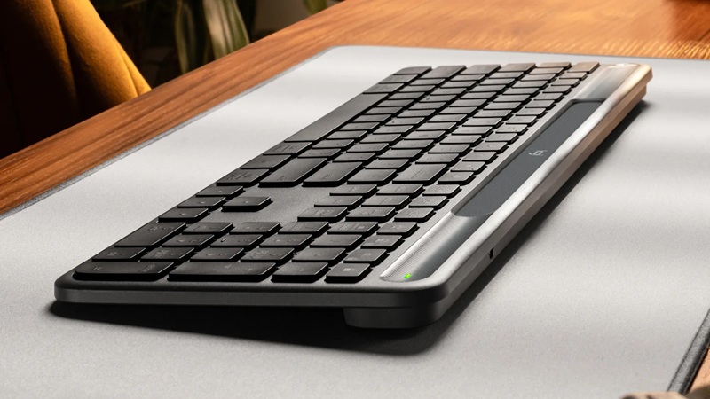 Connecting the keyboard to devices