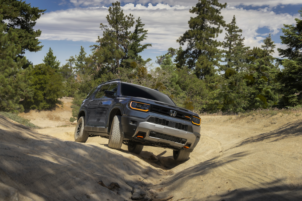Передний вид Honda Passport TrailSport 2027