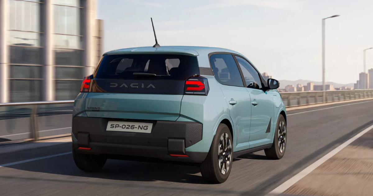 Dacia Spring на шосе
