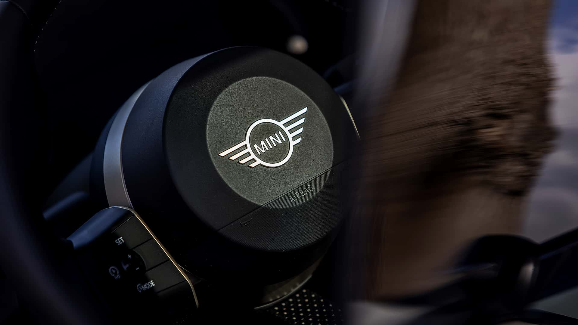 Модель MINI Cooper з ретро-силуетом