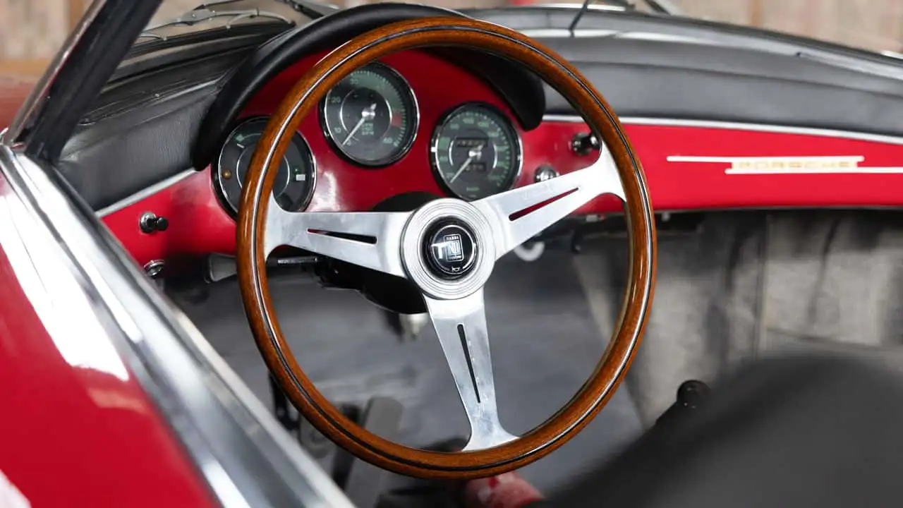 Вид під капотом Porsche 356 B 1600 Super Roadster 1960 року