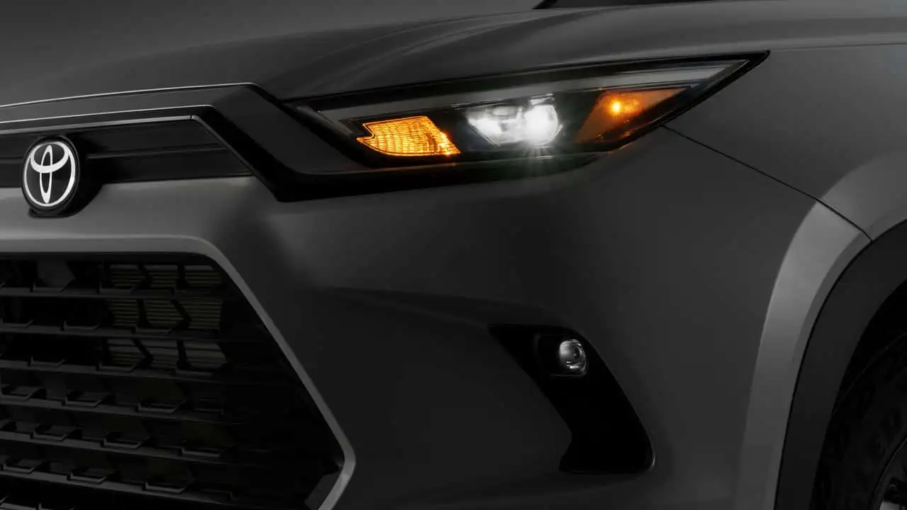 Toyota Grand Highlander Woodland Edition 10