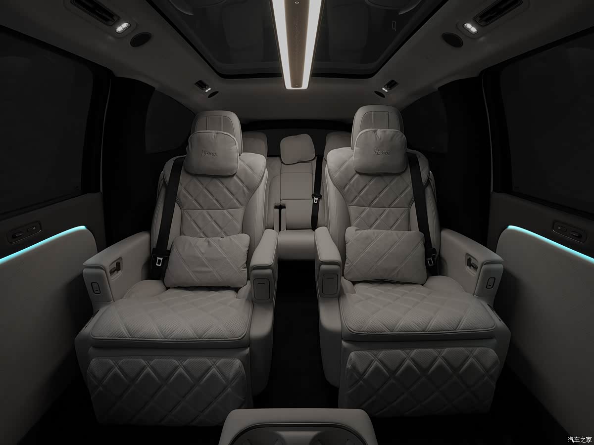Інтер'єр Li Auto Mega Home з 6K екраном