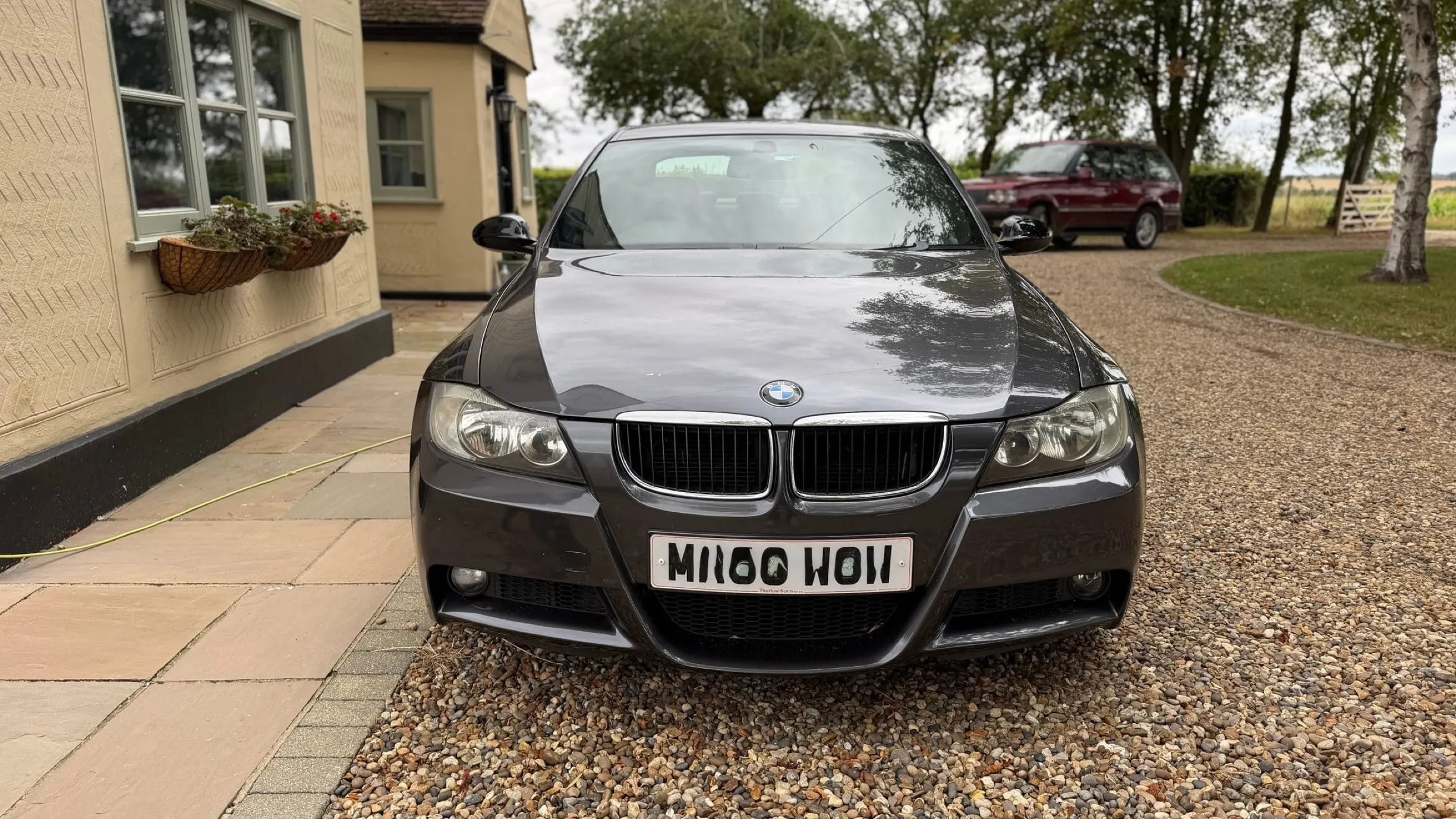 Передній вигляд BMW 320si