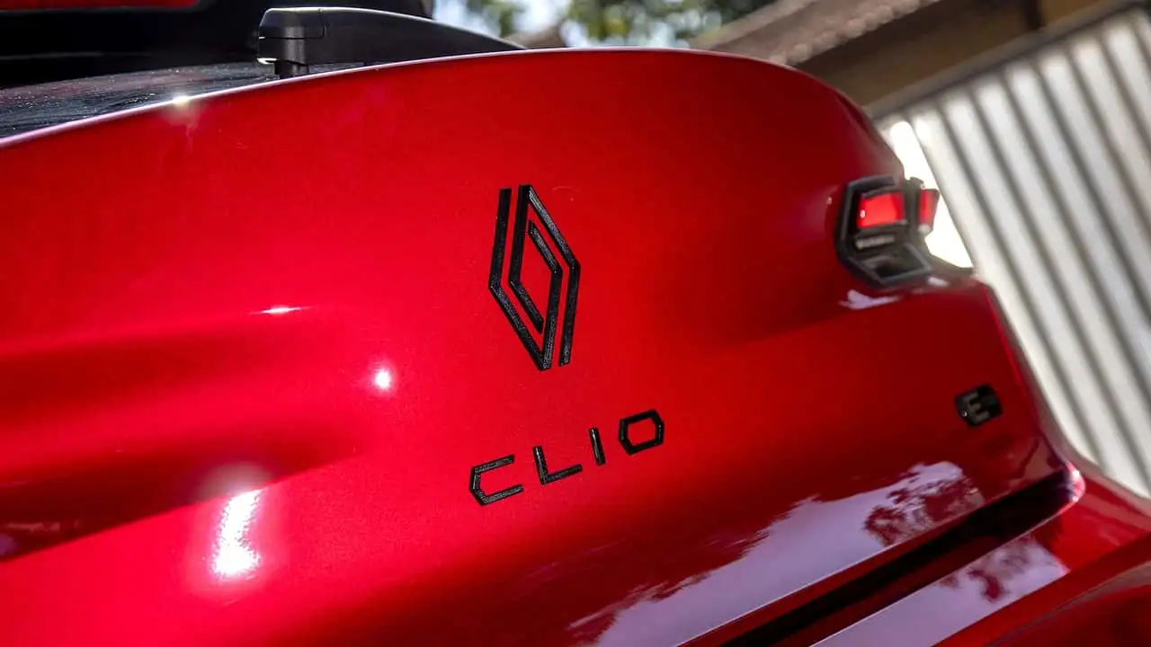 Renault Clio в паркинге