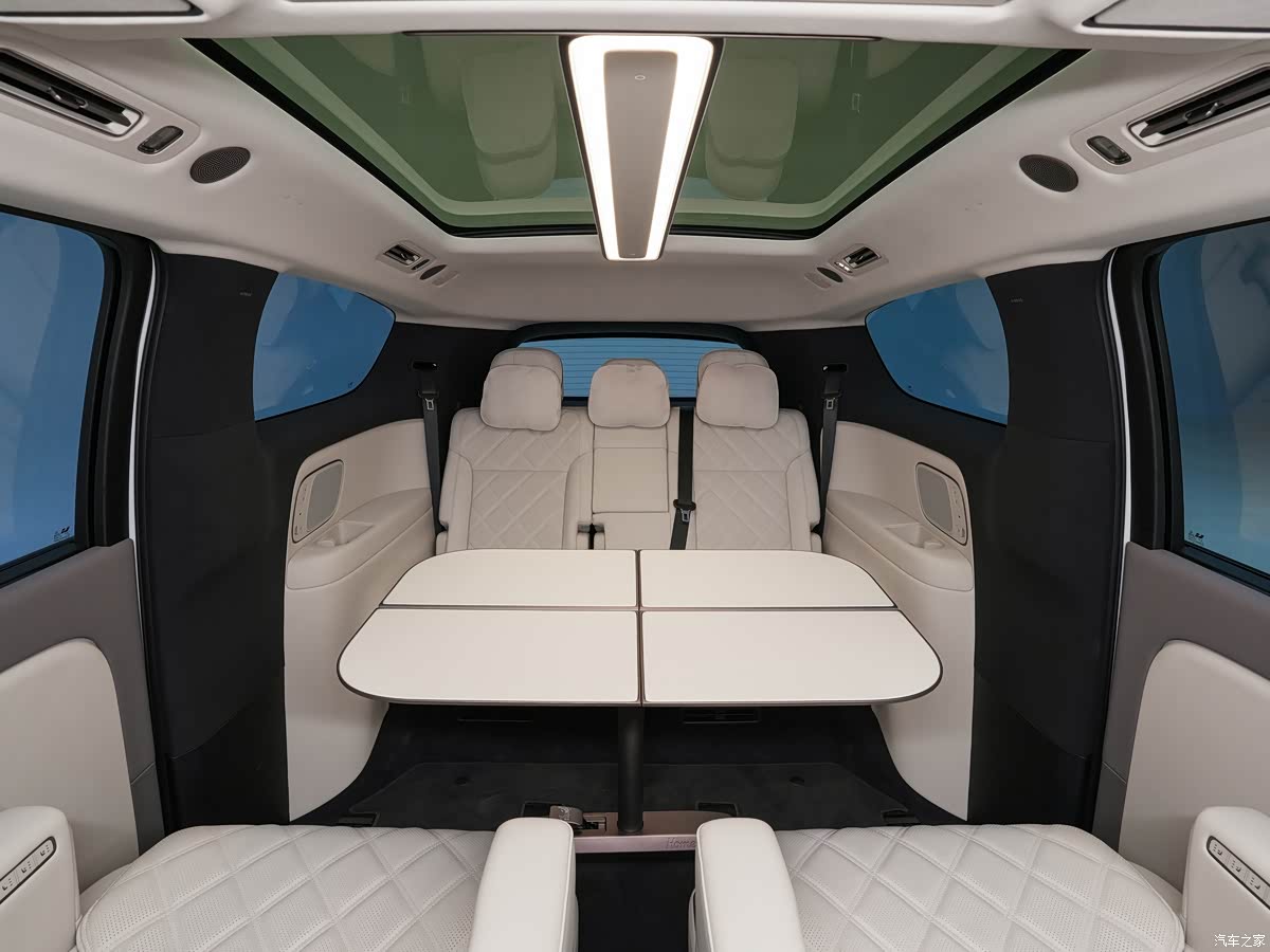 Система Star Ring освітлення в Li Auto Mega Home