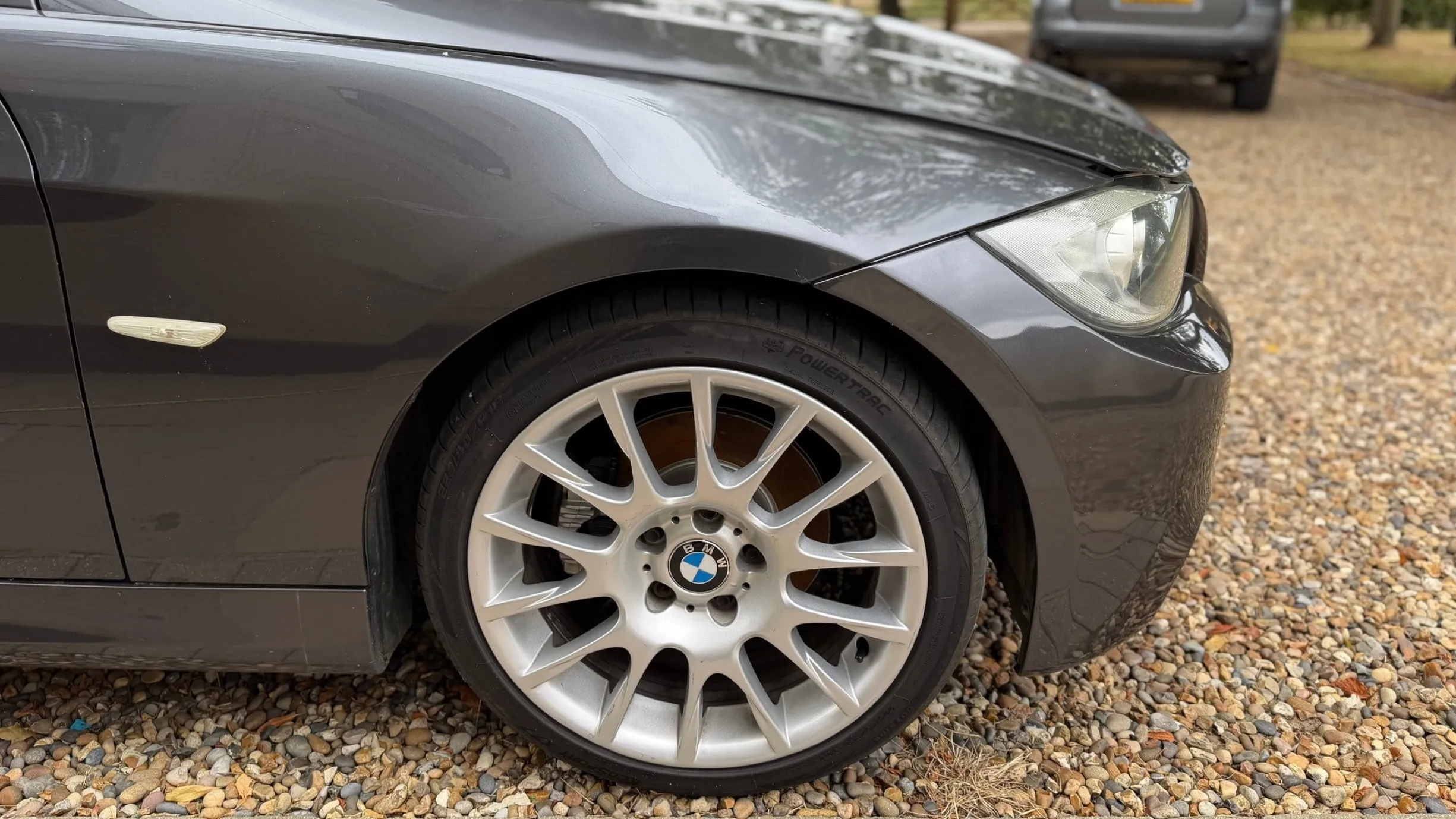 Дизайнерські елементи BMW 320si