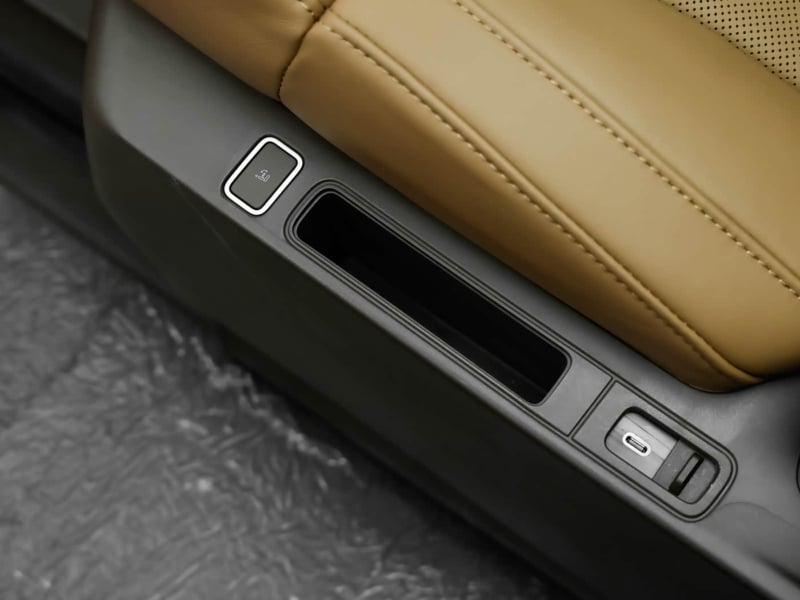 Интерьер Freelander 8 с деревянной отделкой