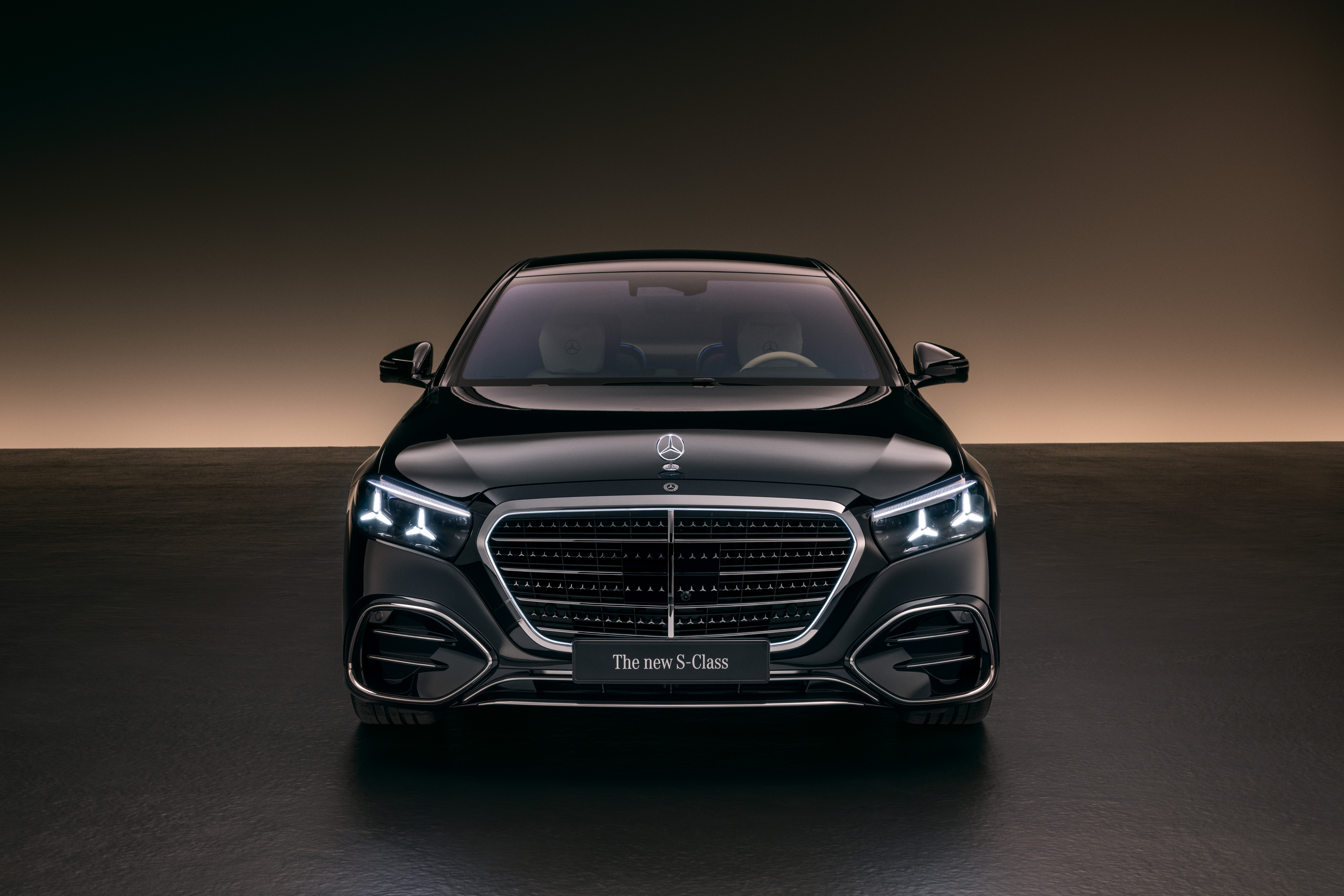 Плагін-гібрид S 580 e з електричним запасом ходу понад 100 км