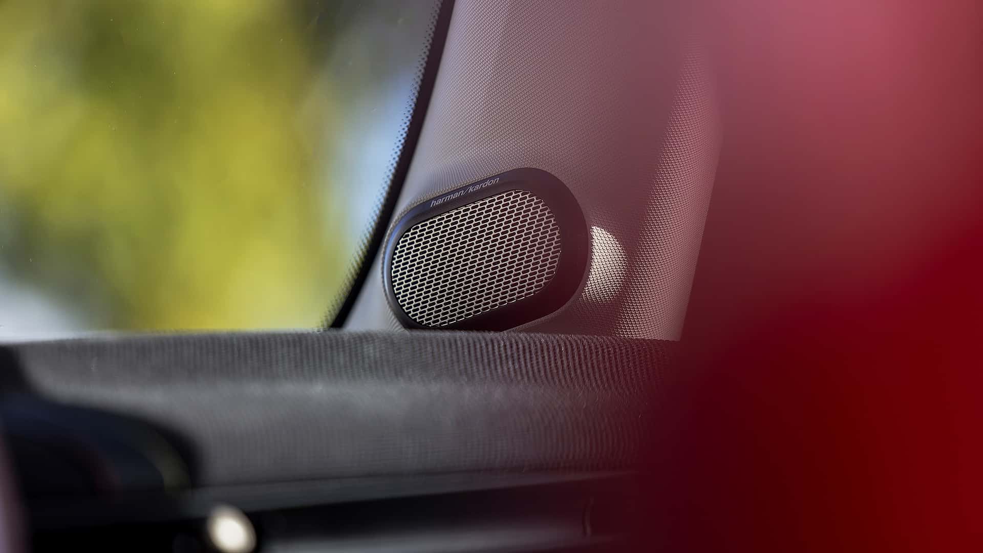 Фотографія MINI Cooper з боку