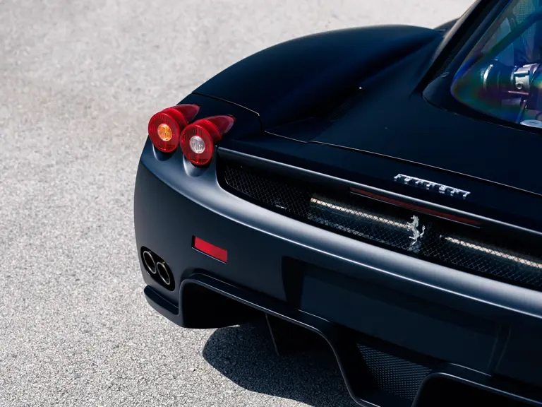 Ferrari Enzo матовый общий вид сбоку