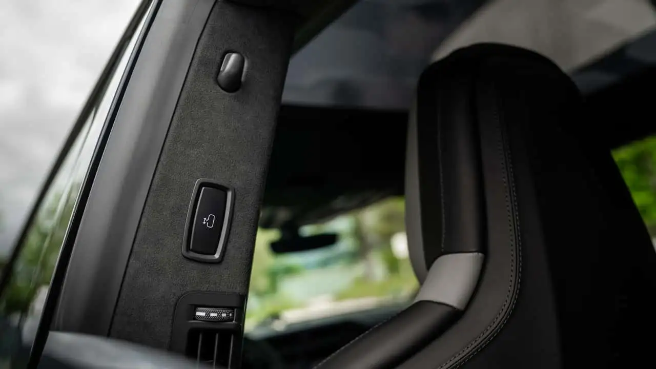 Porsche Cayenne Electric - в русі