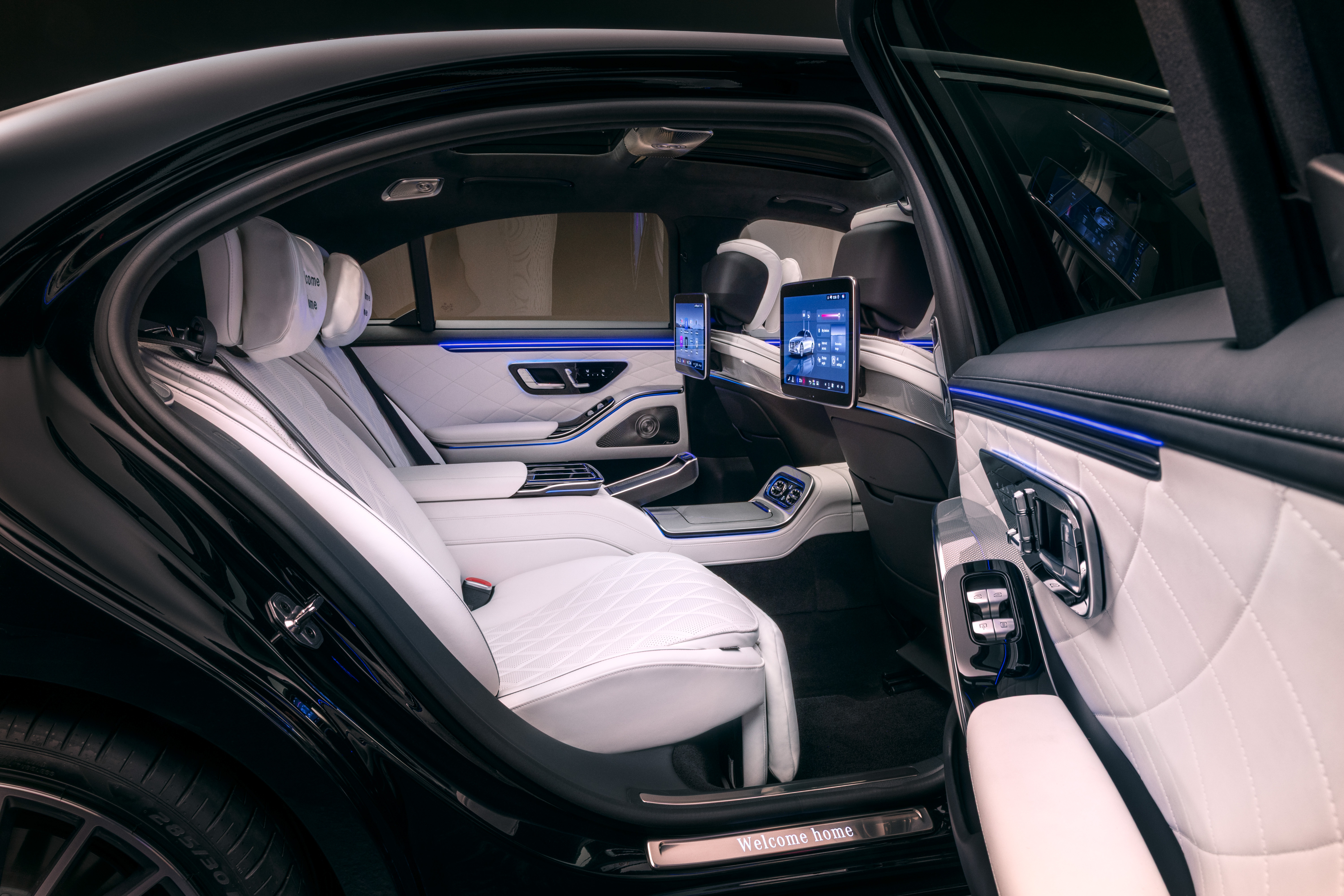 Дисплей MBUX Superscreen у Mercedes-Benz S-Class 2026