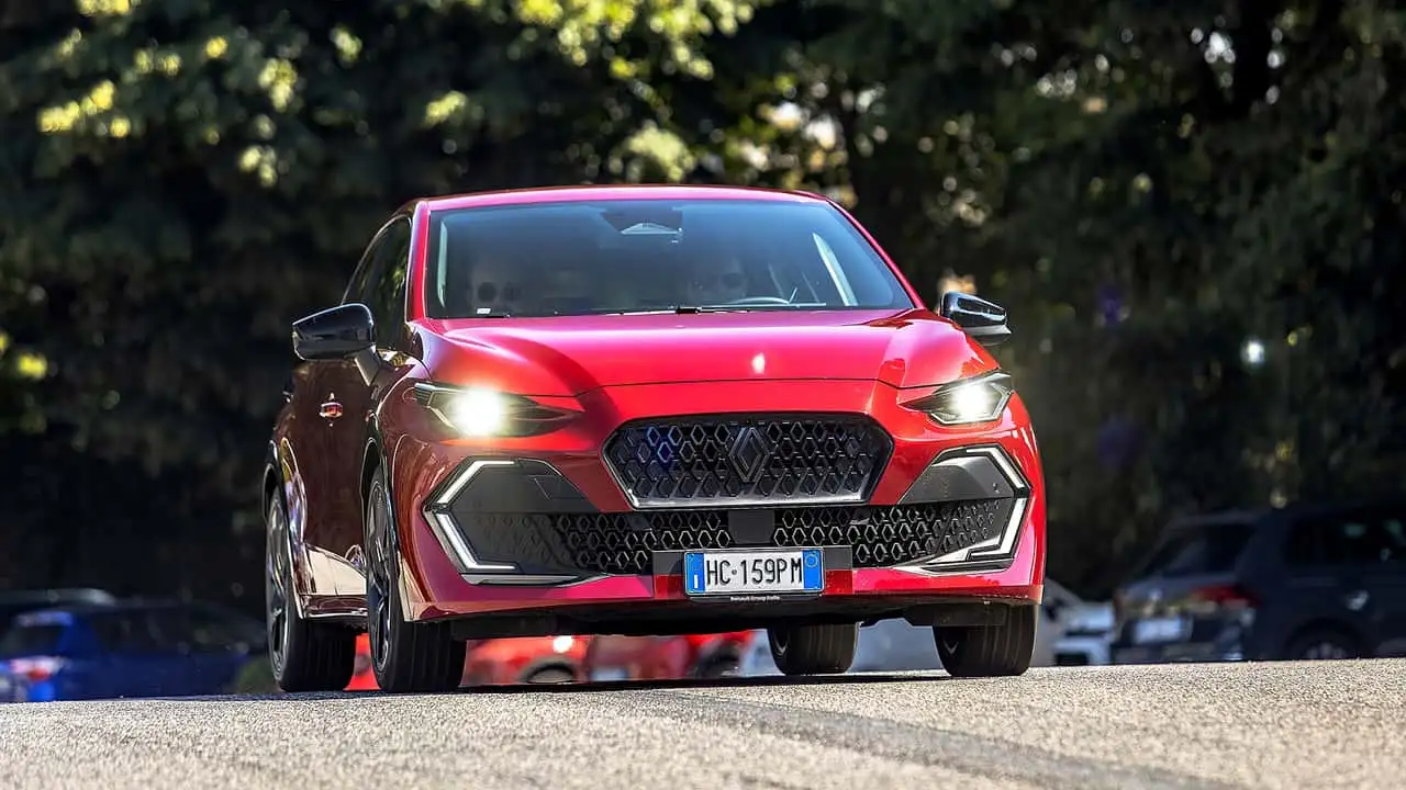 Renault Clio в движении