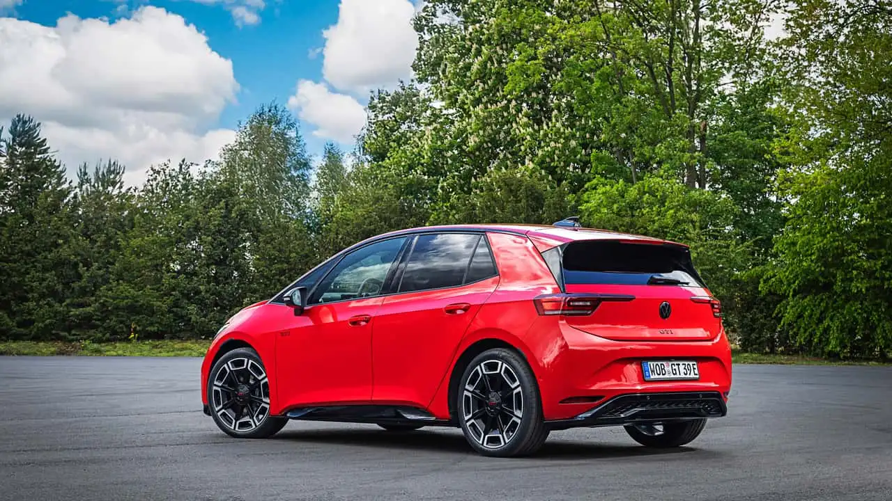 Volkswagen ID.3 GTI с крышей и стойками в цвет кузова
