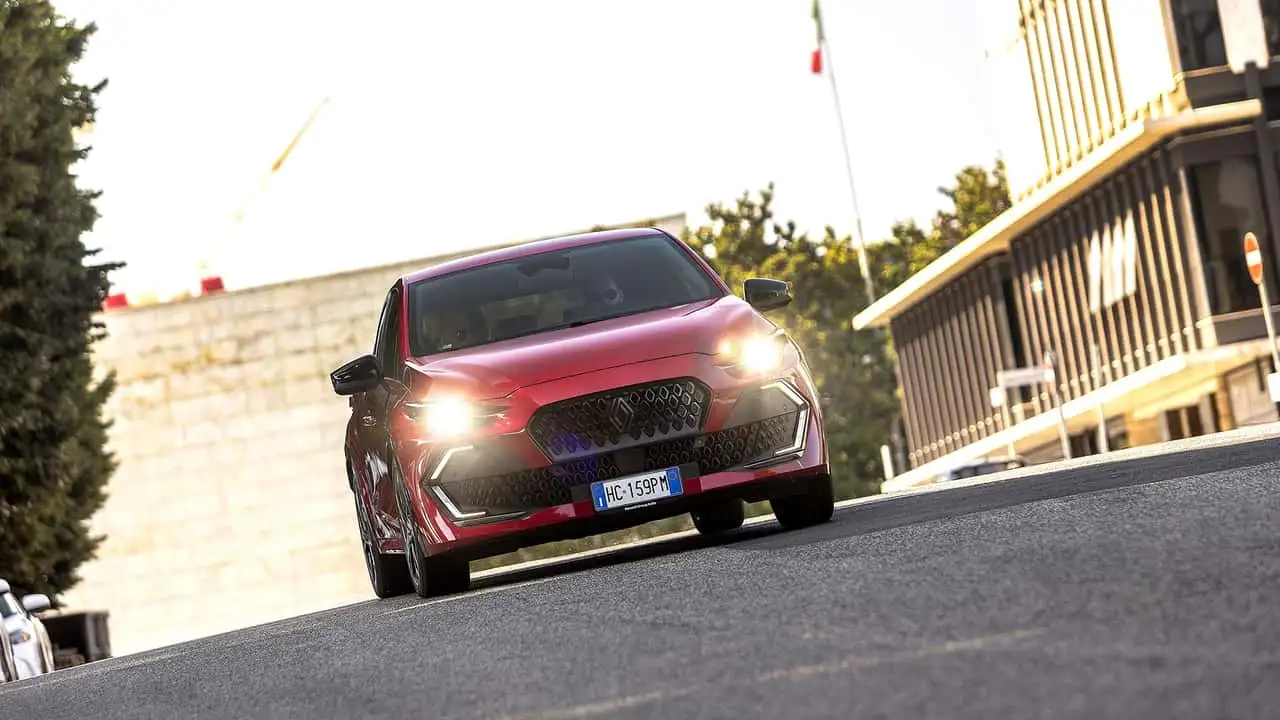 Renault Clio на улице