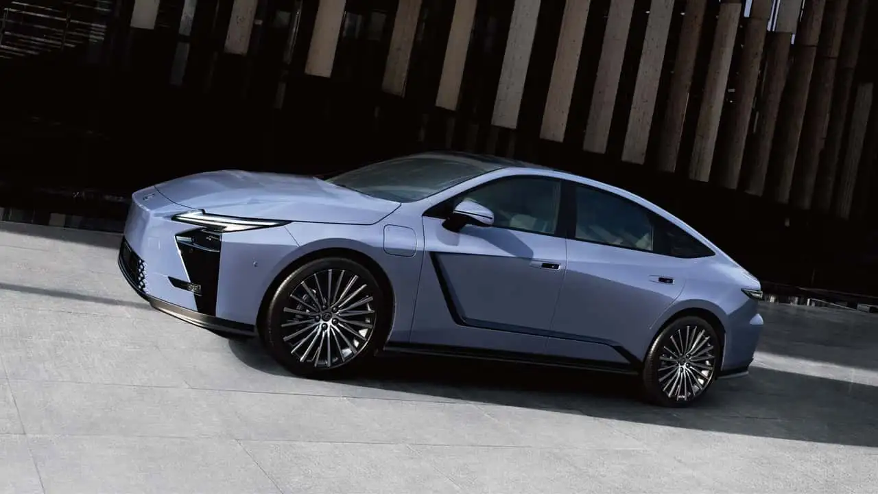 Зовнішній вигляд Lexus ES 2026, вид 1