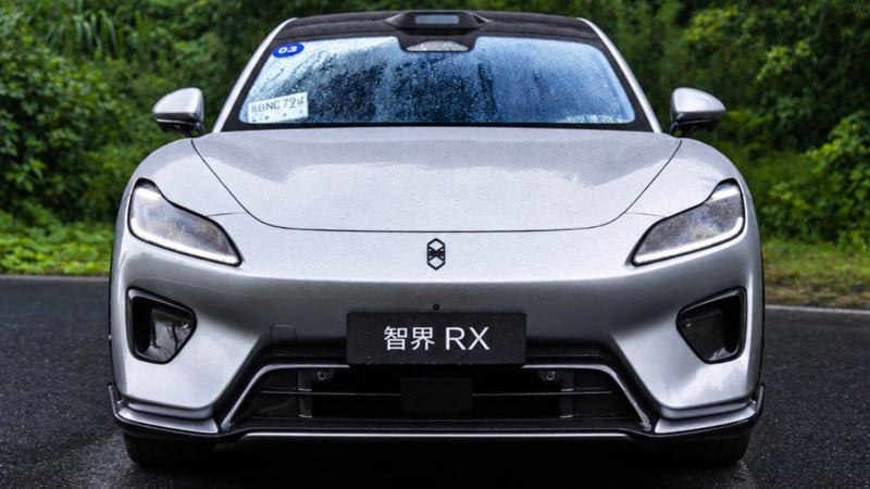 Вид з боку кросовера Luxeed RX