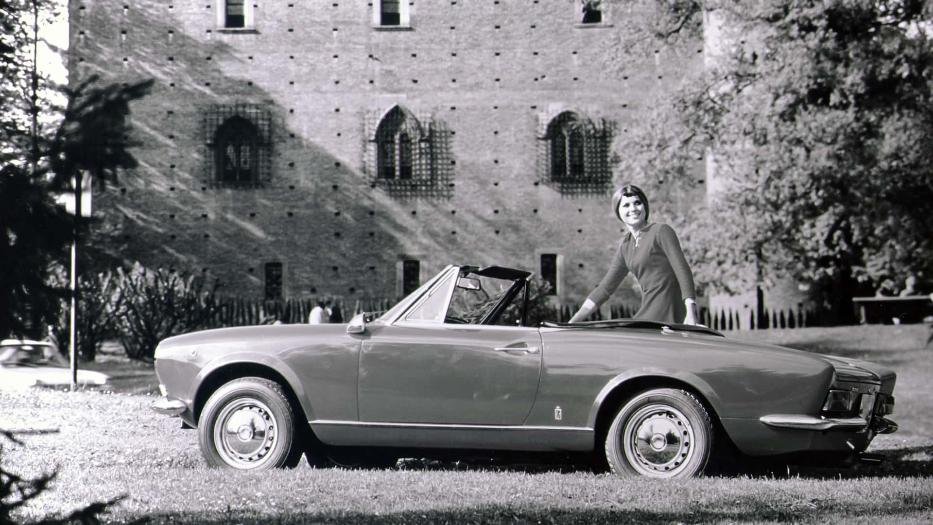 Fiat 124 Spider - вигляд збоку