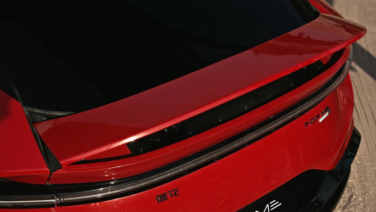 Задній спойлер 2026 Lotus Eletre hybrid