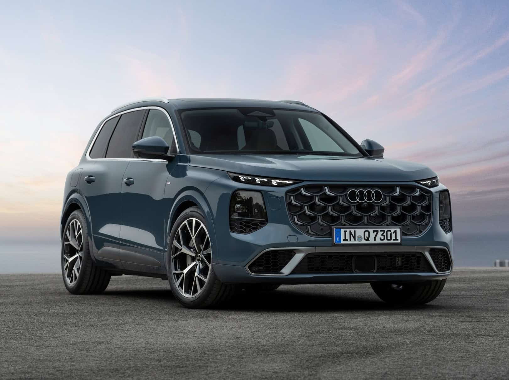 Audi Q7 2027 на дороге