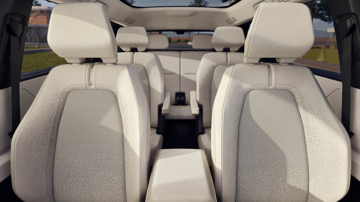 Електричний Toyota Highlander 2027 інтер'єру вид 2