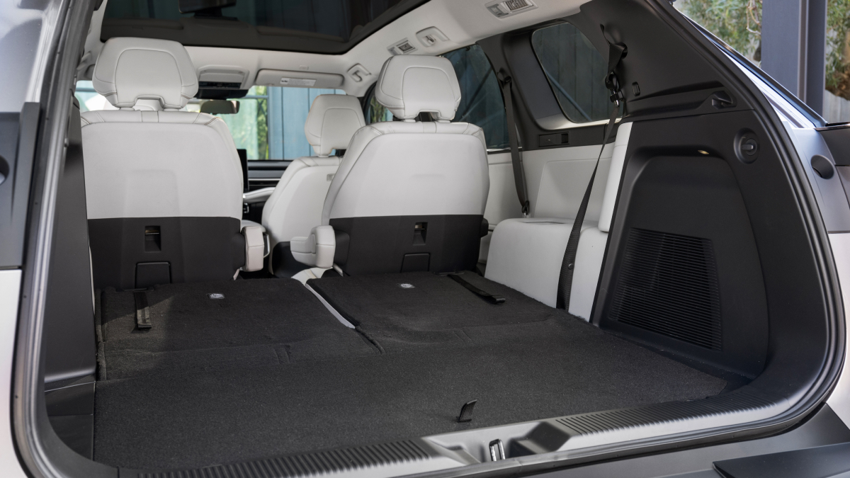 Електричний Toyota Highlander 2027 інтер'єру вид 4