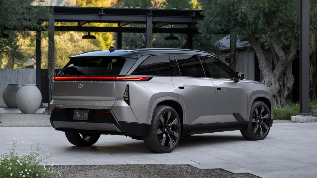 Електричний Toyota Highlander 2027 вид 2