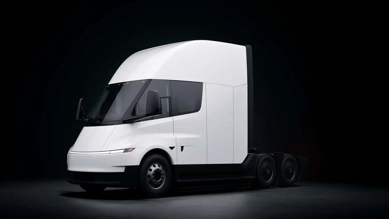 Tesla Semi в темноте