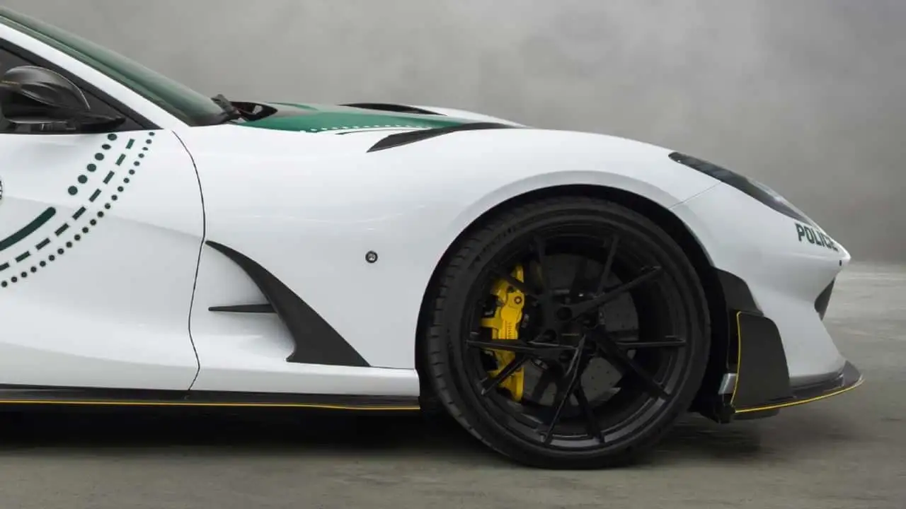 Боковий вигляд Ferrari 812 Superfast