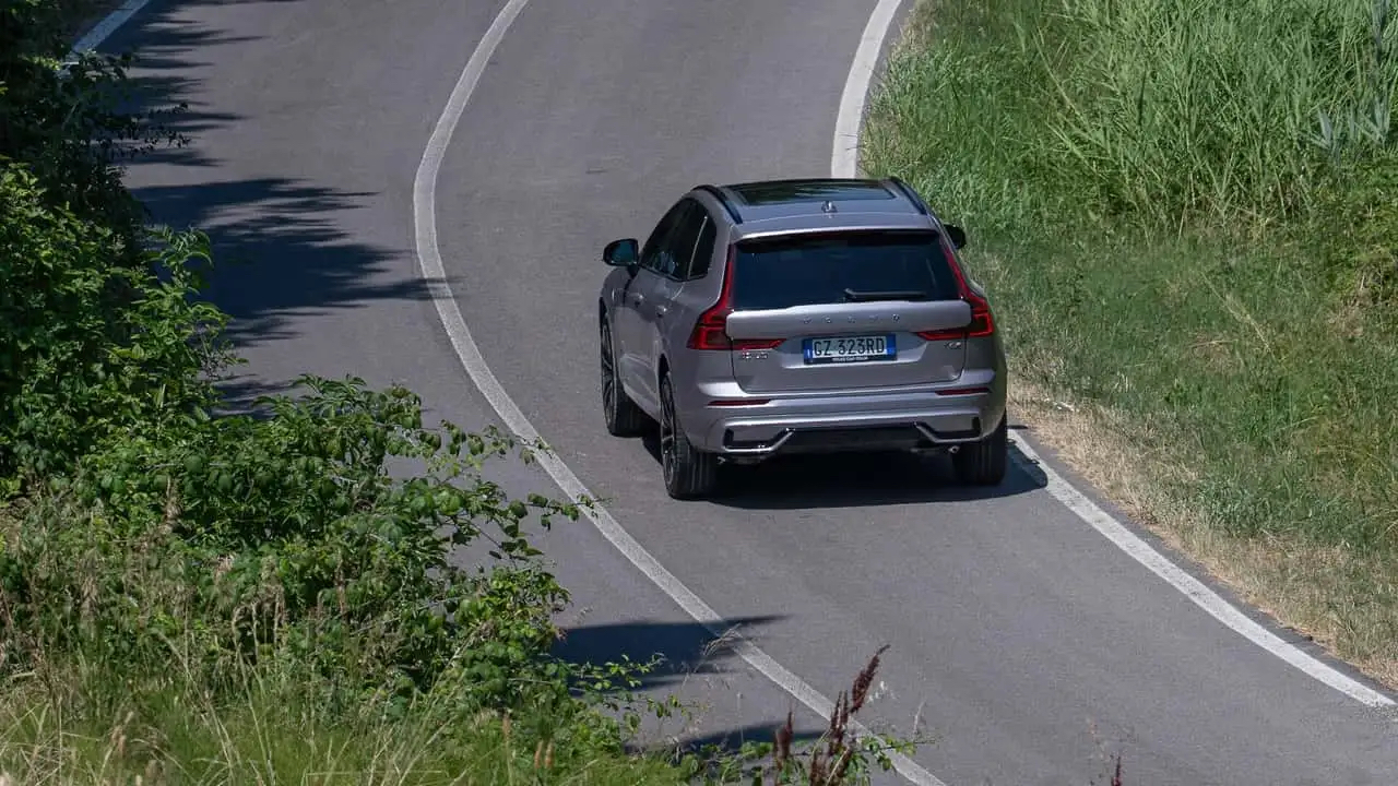 Volvo XC60 2025 року, зйомка збоку