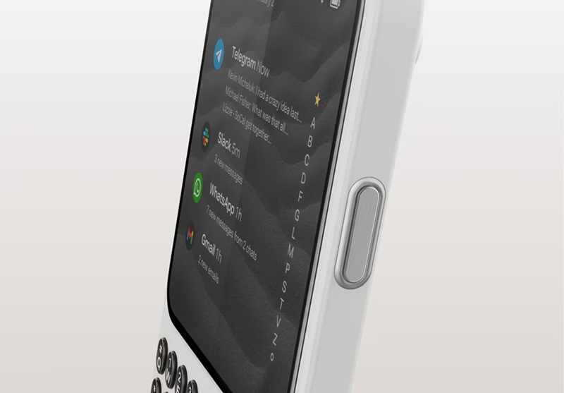 AMOLED display of Clicks Communicator