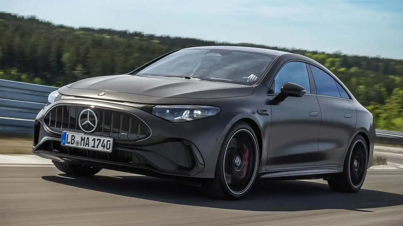 Електричний седан Mercedes-AMG CLA 45 - передня частина