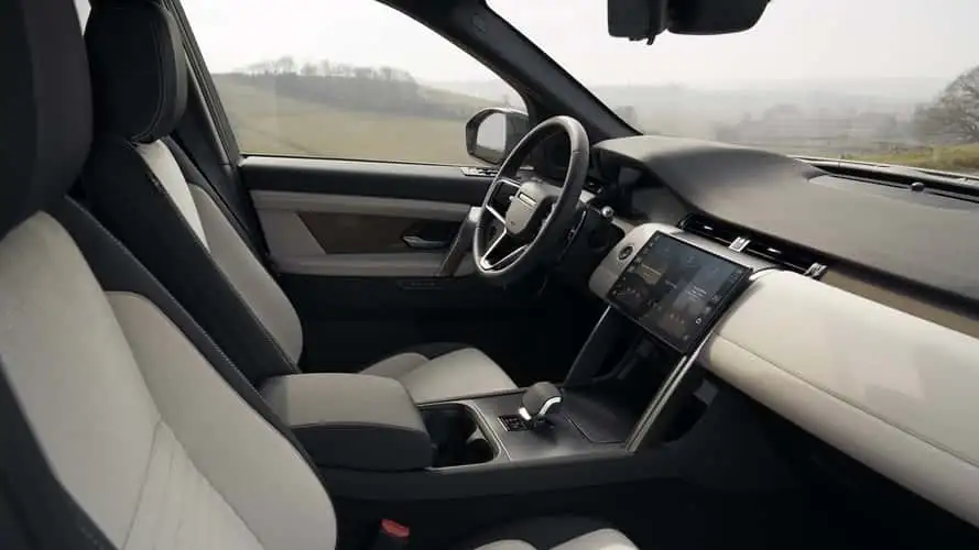 Discovery Sport на дороге