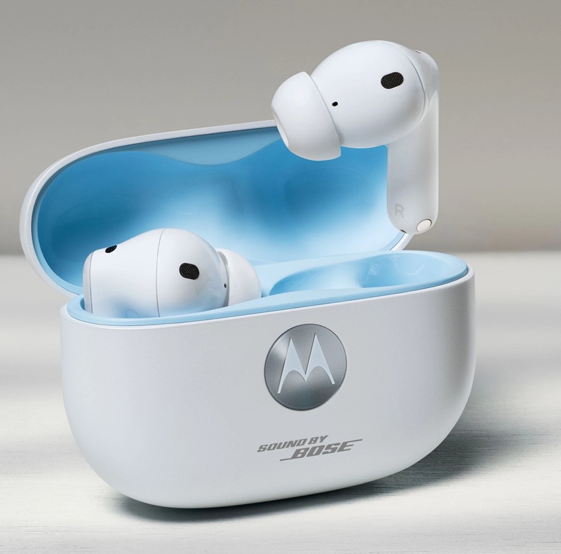 Moto Buds 2 Plus в білому кольорі