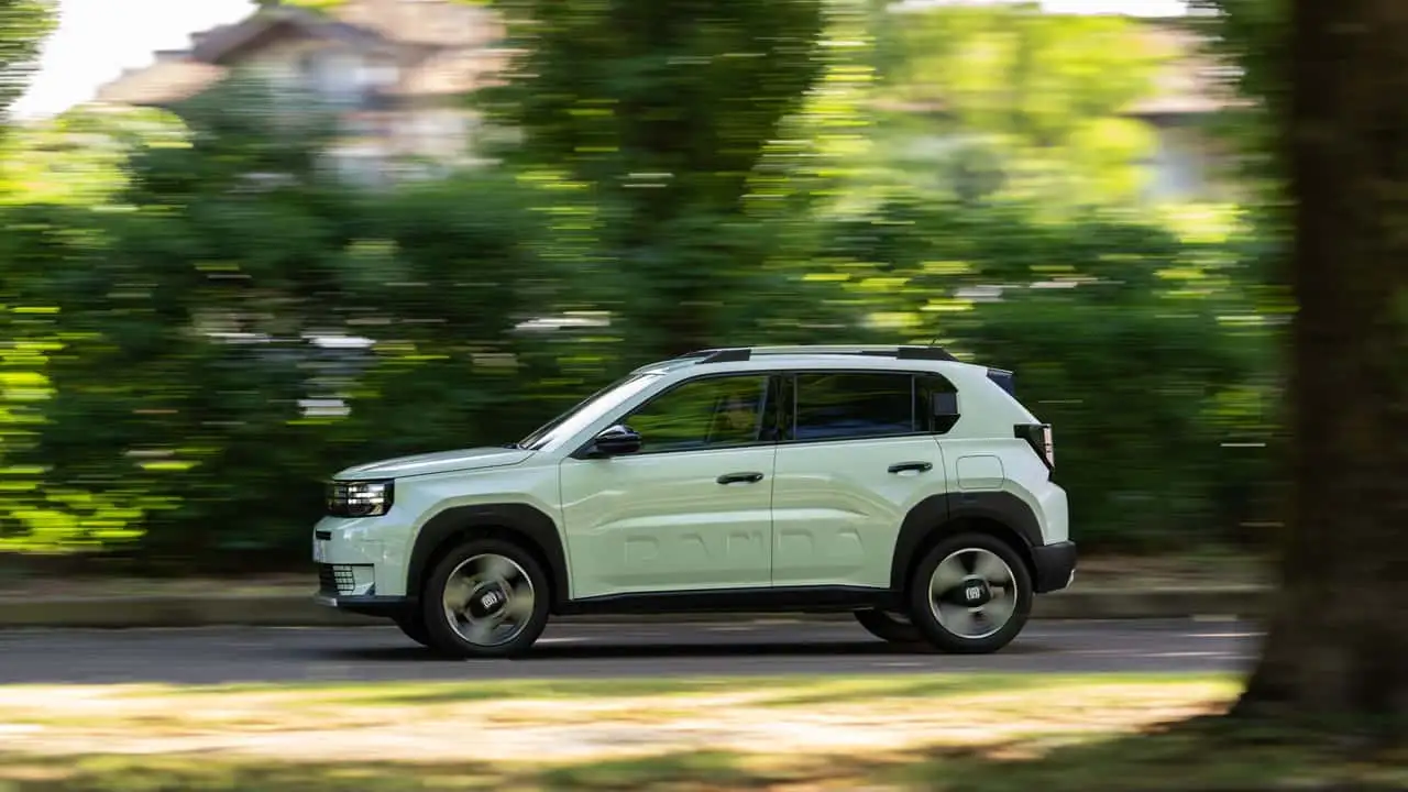 Боковий вигляд Fiat Pandina Hybrid
