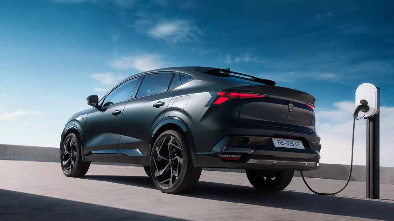 Renault Rafale Hypnotic вид із задньої частини авто