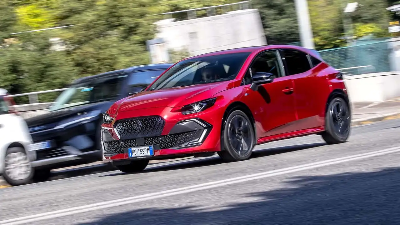 Renault Clio в движении
