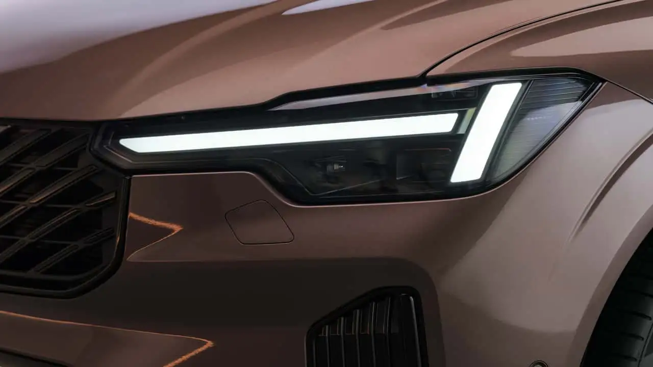 Задній вигляд Volvo XC60