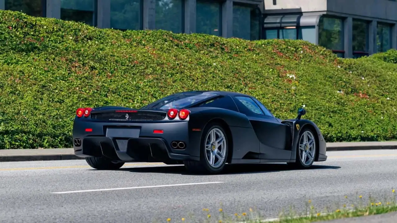 Ferrari Enzo матовый в движении