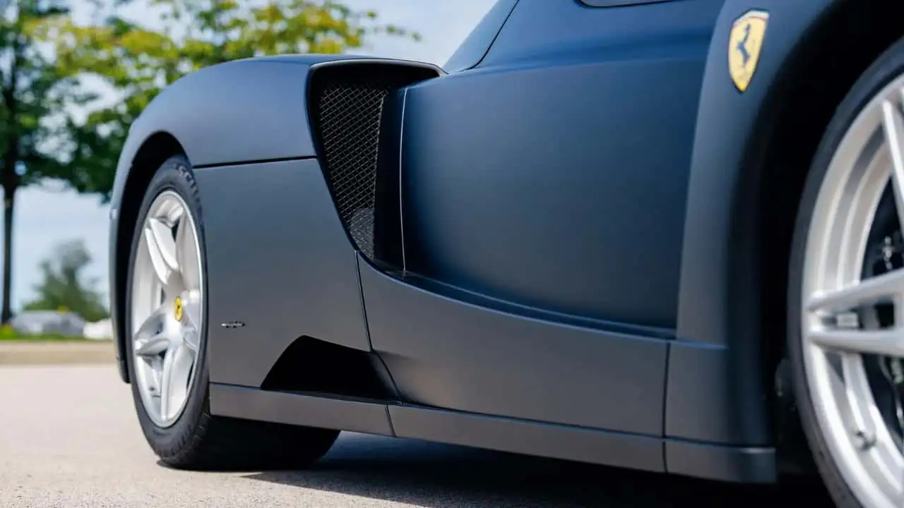 Ferrari Enzo матовый на улице