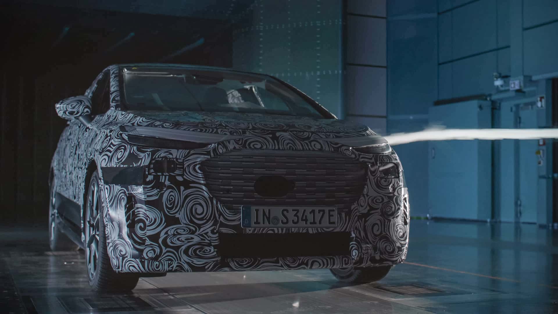 Audi A2 e-tron на тестах, вид сзади, фото 16